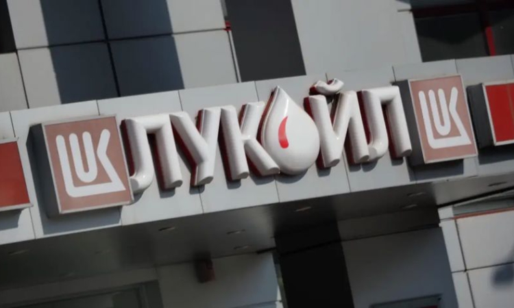 На второ четене: Народните представители приеха законовите промени, свързани с продажбата на "Лукойл"