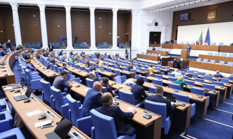 105 депутати са отсъствали без основателна причина от пленарните заседания през септември