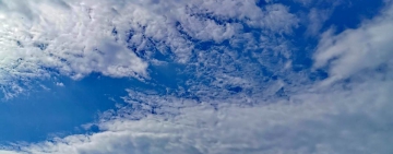 Облачно и дъждовно на места