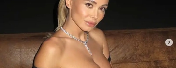 Асансьор затисна гърдите на италианска красавица и щеше да ги спука (ВИДЕО)