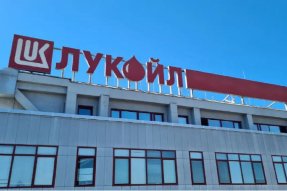 Carlyle проучва варианти за придобиване на активите в чужбина на Лукойл