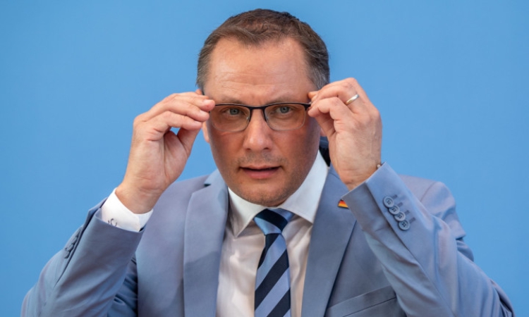 Лидер на АзГ: Полша е по-голяма заплаха от Русия