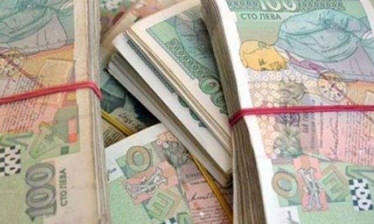 Заплатите в държавния сектор отново изпреварват тези в частния