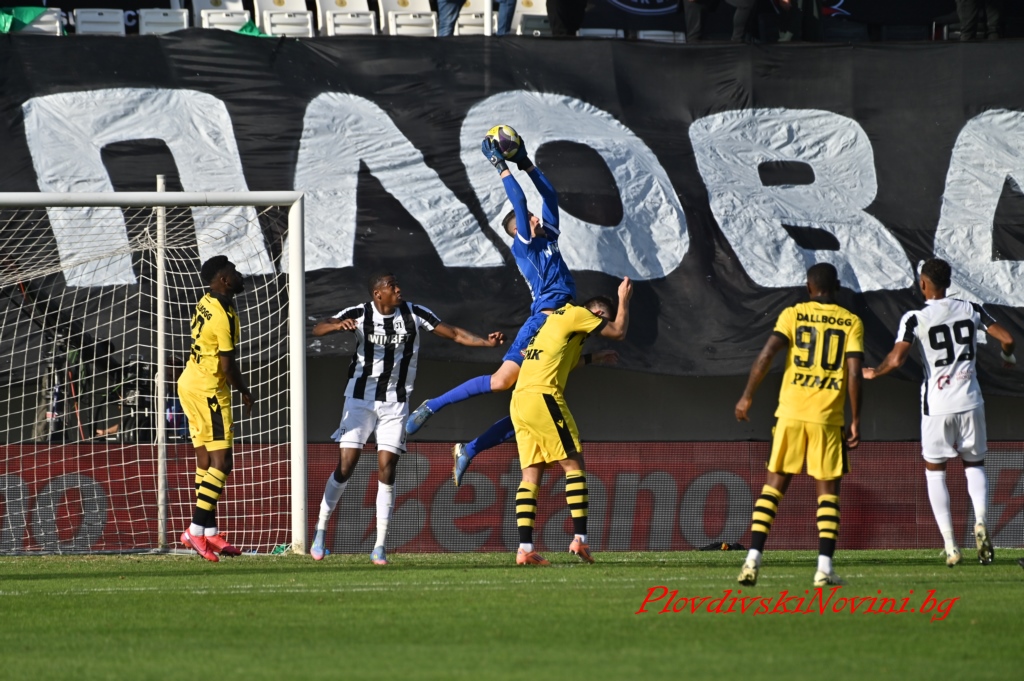 Ясни са съдиите за мачовете на Локомотив и Ботев в следващия кръг