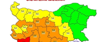 Порои връхлитат България