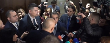 Борисов и Асен Василев в запомнящ се дуел пред журналисти в парламента