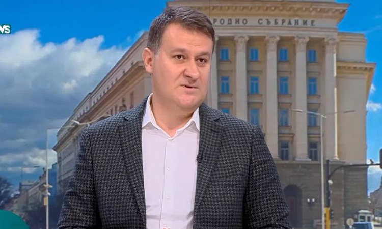 Доц. Милен Любенов: Вотът на недоверие за цялостна политика би бил в услуга на управляващите