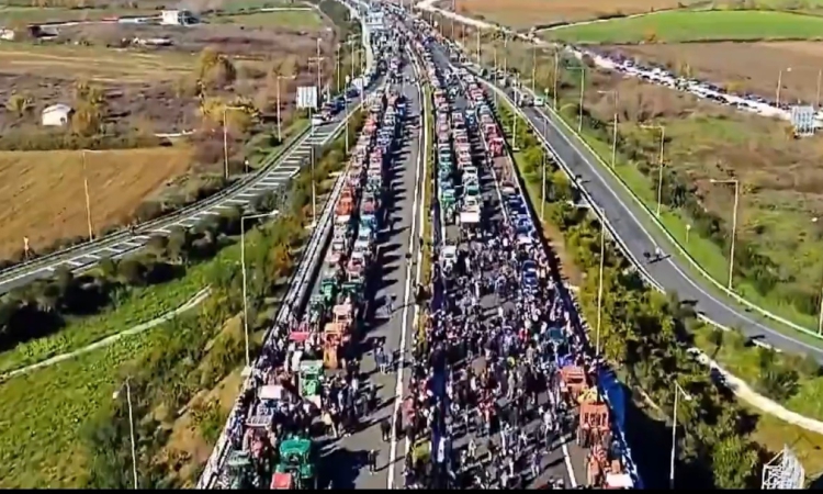 Втори ден на блокади на гръцките фермери по границата