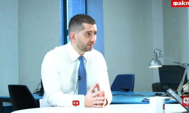 Слави Василев: Хората не могат да търпят одиозна фигура като Пеевски да стои на върха на държавата