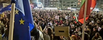 Протест спира движението и по централни булеварди в Пловдив