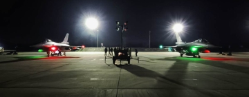 Показаха първите 8 самолета F-16