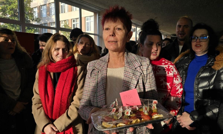 15 000 лв събраха на  Благотворителния коледен базар в ГХТТ