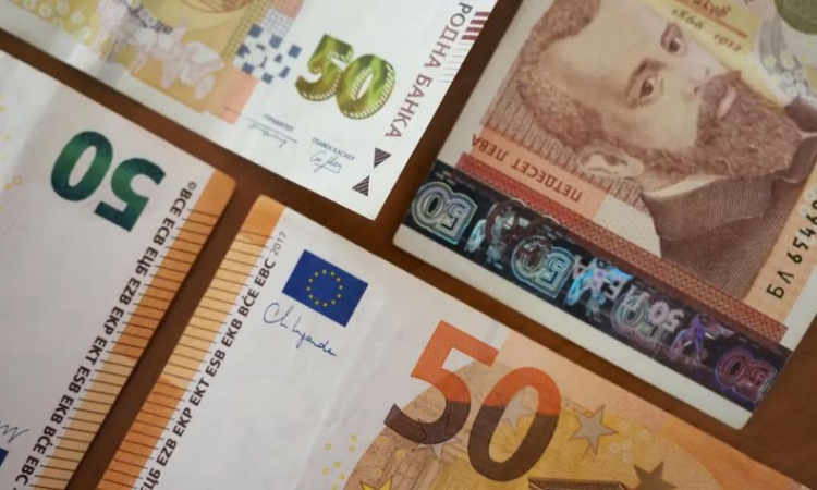 Важен съвет в навечерието на влизането на еврото: Плащайте с карта!