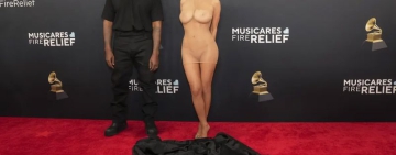 Бианка Ченсори обясни защо носи толкова разголени тоалети