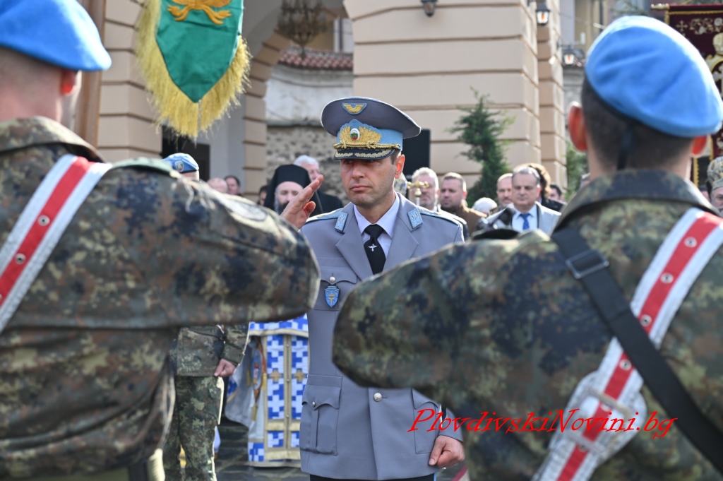 44-годишният Росен извади Богоявленския кръст от Марица