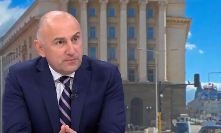 Любомир Каримански: Няма тенденция за проблемно преминаване от левове в евро