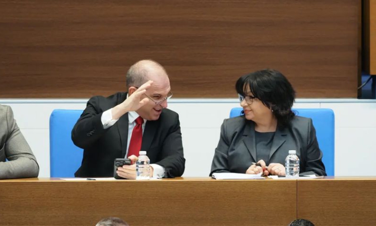 Пускат пощенска марка, посветена на еврото