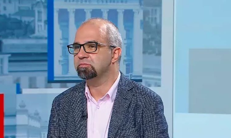 Първан Симеонов със сценарий за потенциалната партия на Радев: Скача, прави финален спринт и разчита на избухване