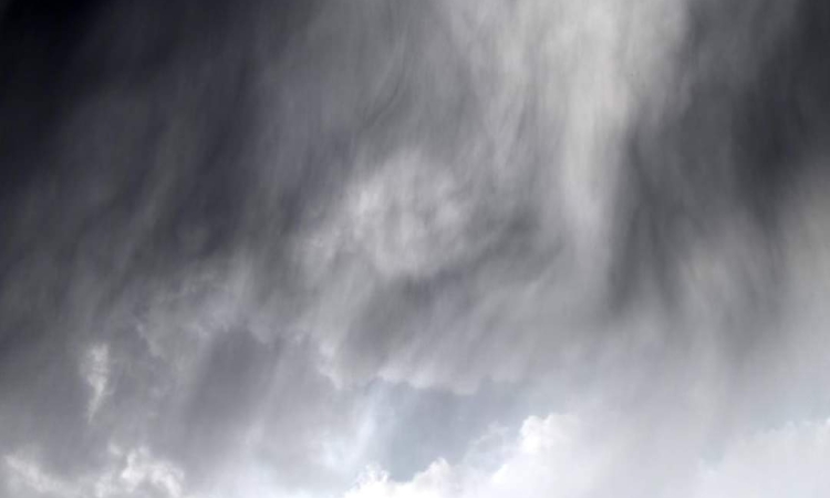 Мъгливо и облачно в събота