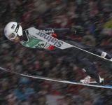 Зографски с класиране за историята на Световното по ски полети