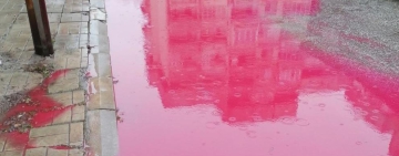 Мистериозна червена локва уплаши пловдивчани