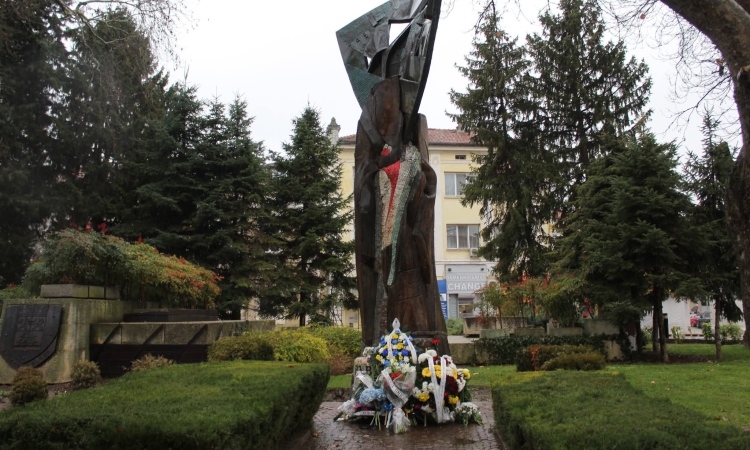 Пловдив почете паметта на жертвите на комунистическия режим пред паметника „Свидетелят“