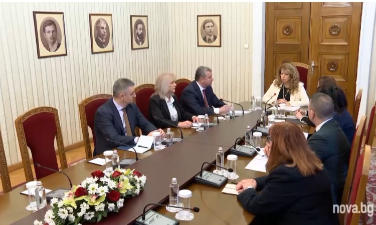 Йотова се срещна с „БСП – Обединена левица“: Правим всичко възможно за избори след Великден