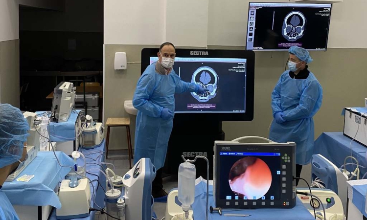 Специализиран курс развива практическите умения в ринологията и отологията на млади УНГ лекари