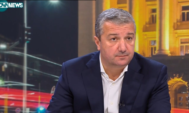 Рокади по върха на БСП: Драгомир Стойнев вече не е председател на ПГ