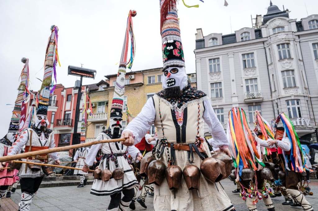 Дионисиево шествие - атракция с кукери, гайдари, фолклорни танци и вино 