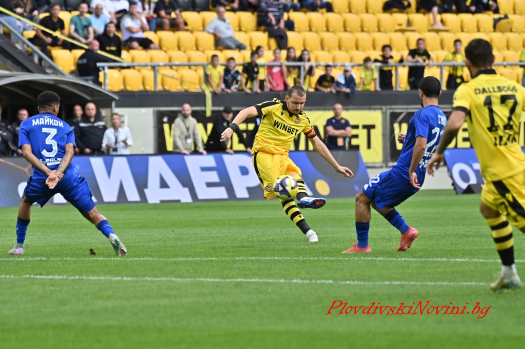 На живо: Левски - Ботев Пд 1:0, две греди за ''сините''