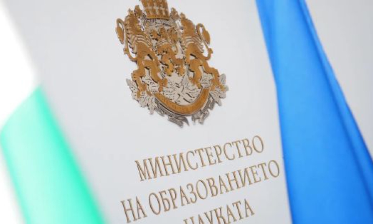 Освободиха директор и учител след самоубийство на ученик