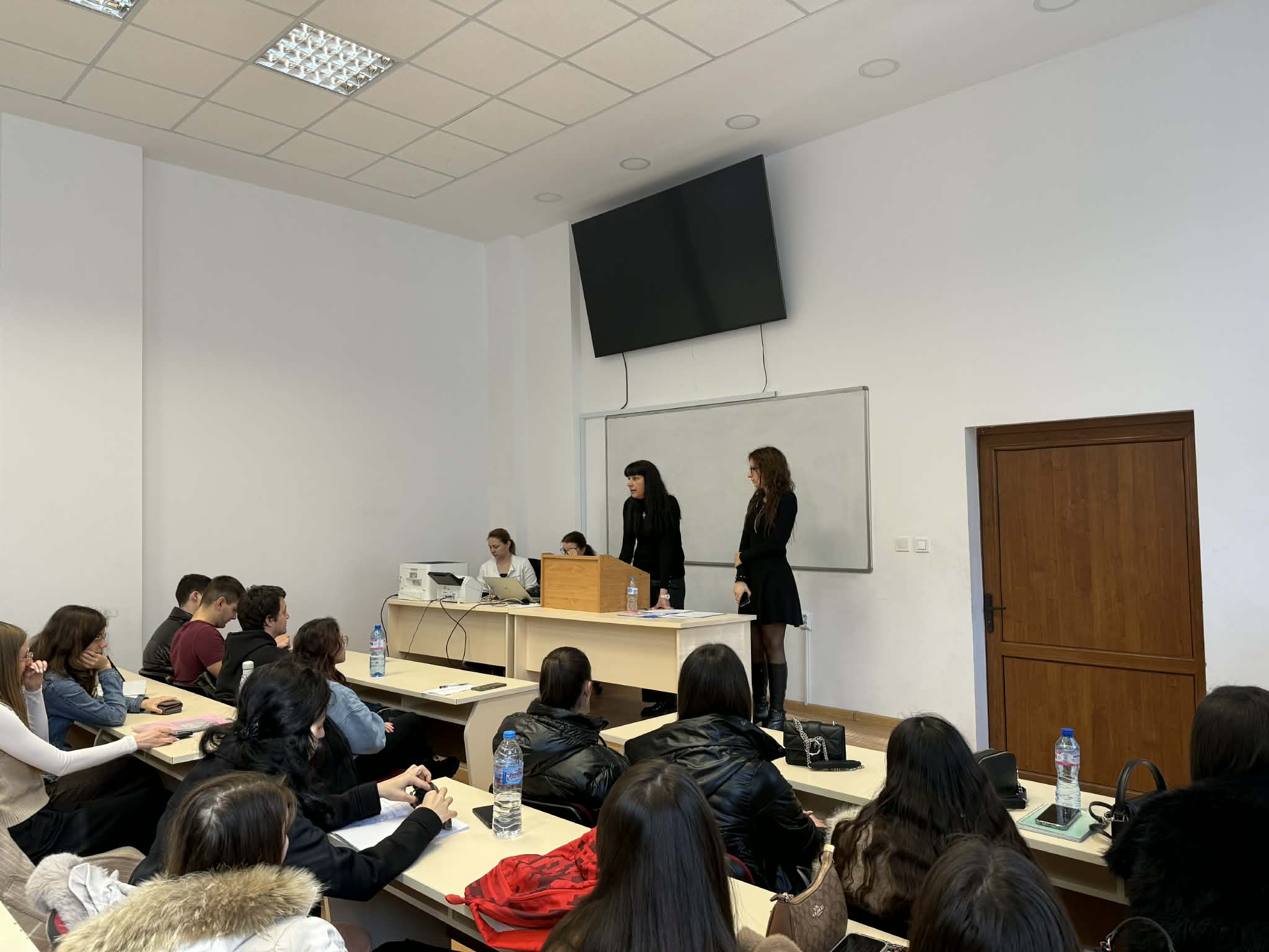 НЗОК разясни на студенти от ПУ правата им, когато са в чужбина