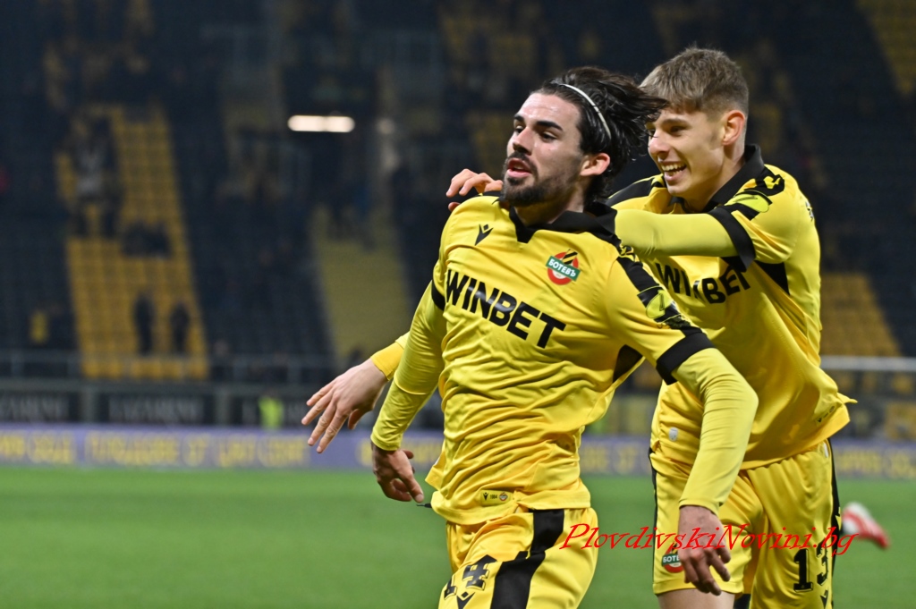 Ботев гостува на последния