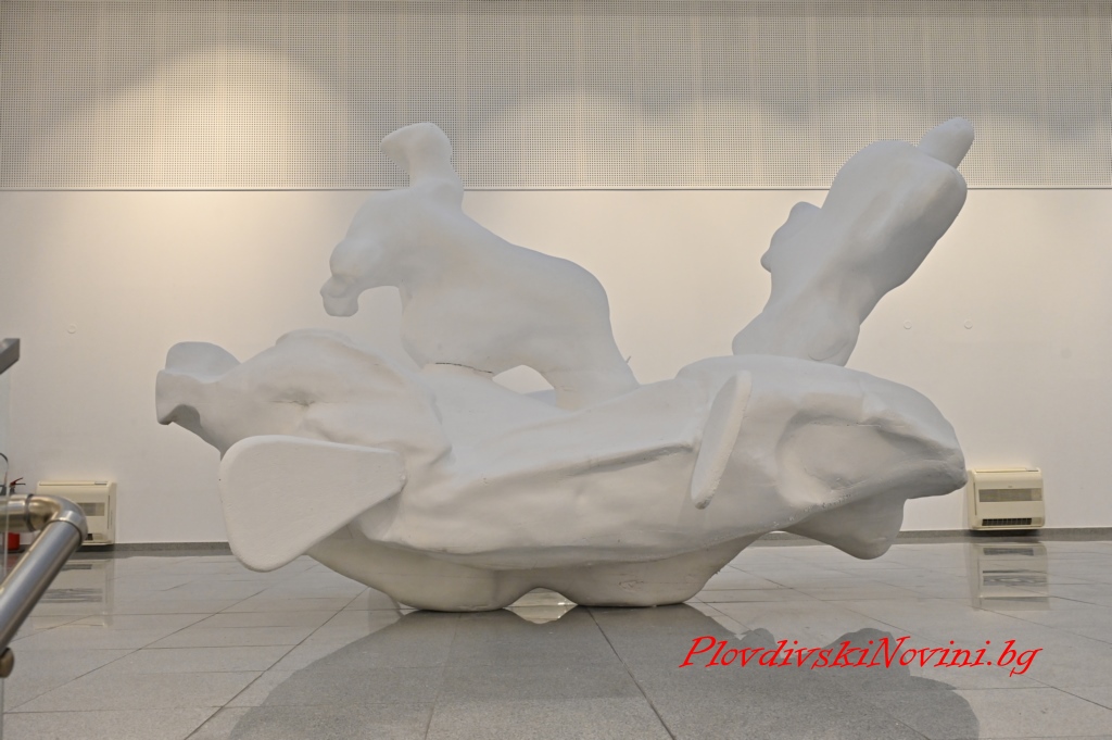 Павел Койчев с 13 гигантски пластики в Зала „2019“