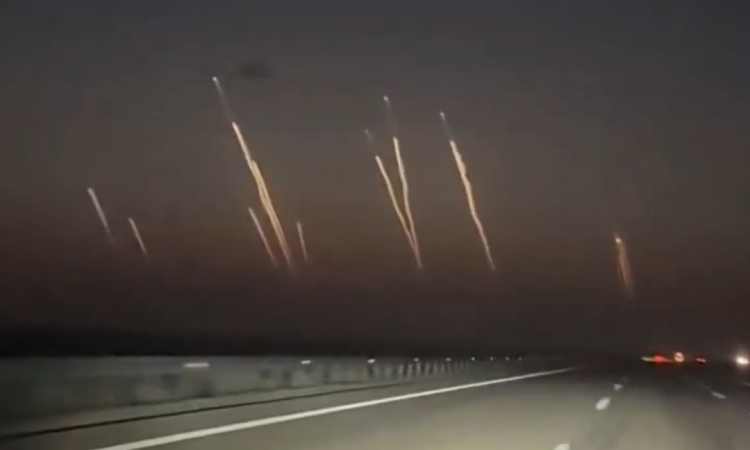 ОАЕ: Иран ни атакува с 1400 ракети и дронове