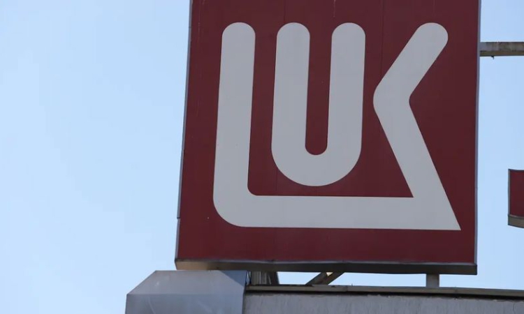 КЗК изиска данни по производството срещу "Лукойл" за евентуална злоупотреба с господстващо положение