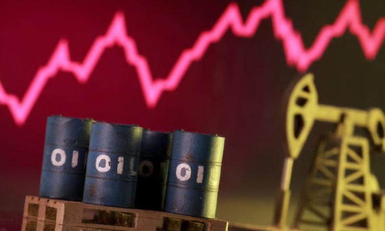 Гърци зареждат по-евтино гориво у нас, българи - храна в Гърция