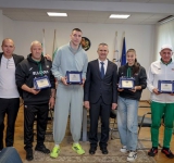 Министър Илиев награди лекоатлетите Божидар Саръбоюков и Александра Начева