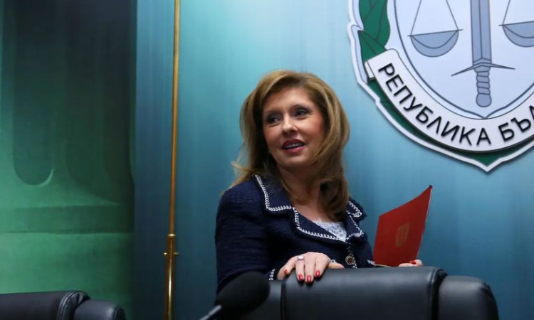 Дисциплинарно наказание грози Емилия Русинова, ако се докаже, че е пътувала с Петьо Еврото