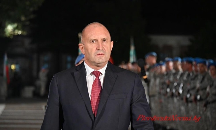 Румен Радев честити 1 май на всички, които с талант и усърдие градят и пазят родината