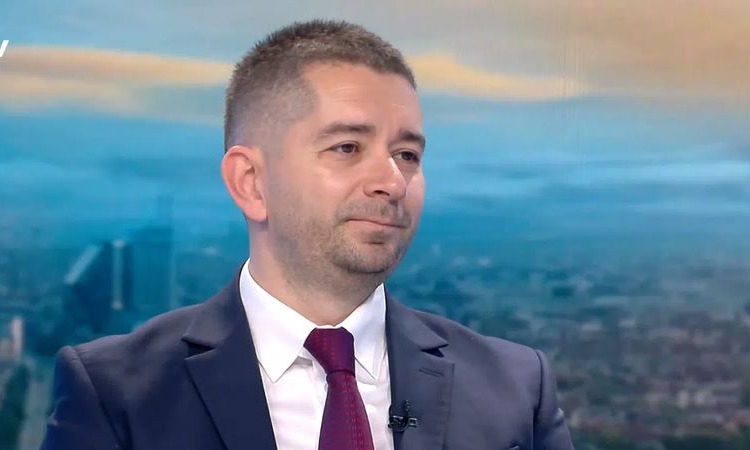 Слави Василев: Радев каза, че е много важно рейтинът на парламента да се вдигне