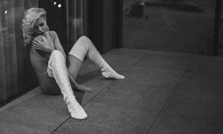 Жанета Осипова с нова гола фотосесия