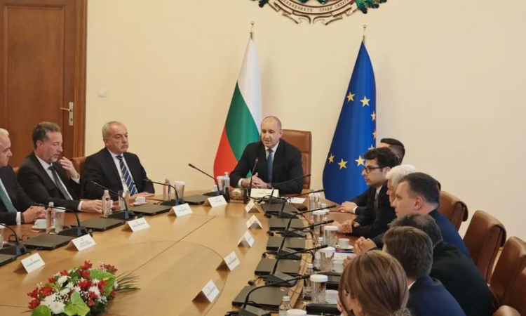 Румен Радев на първото заседание на новия МС: Предстоят неотложни действия, които изискват усилия от всички министри