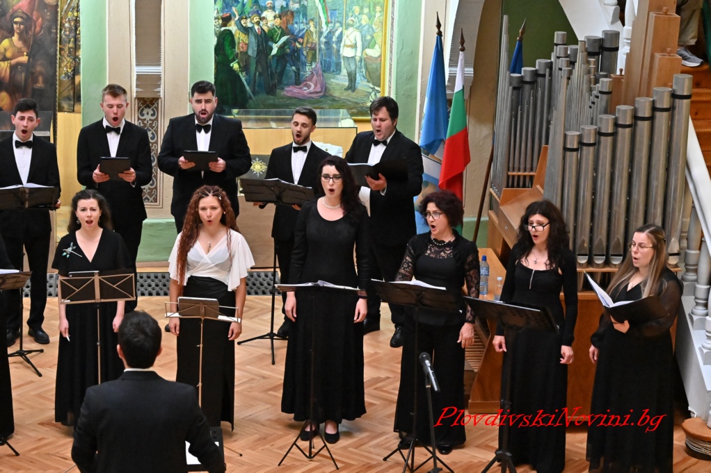 С концерт „Славянството в музиката“ ансамбъл „Капела арте“ и маестро Кръстин Настев поздравиха пловдивчани