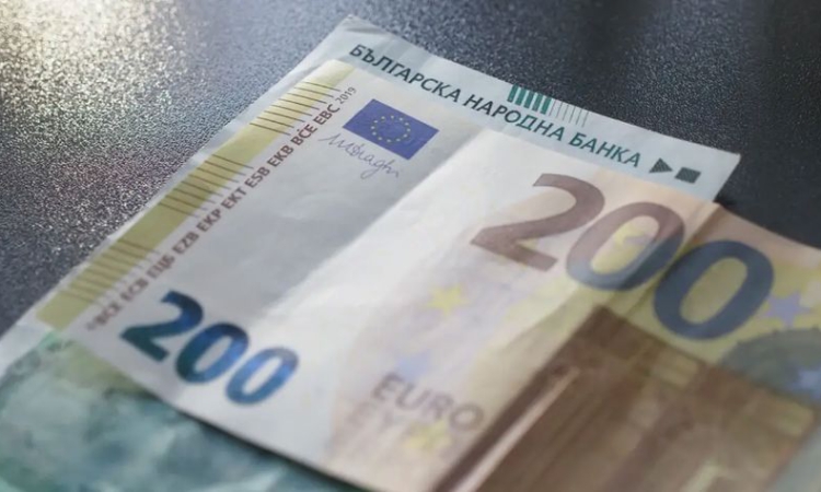 Защо когато подпишете трудов договор на 1500 евро, реално получавате около 1160 евро – къде се губят парите