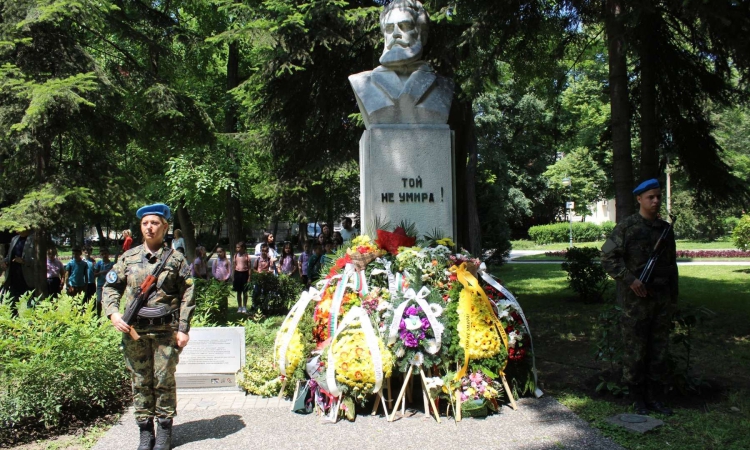 Денят на Ботев и героите на България