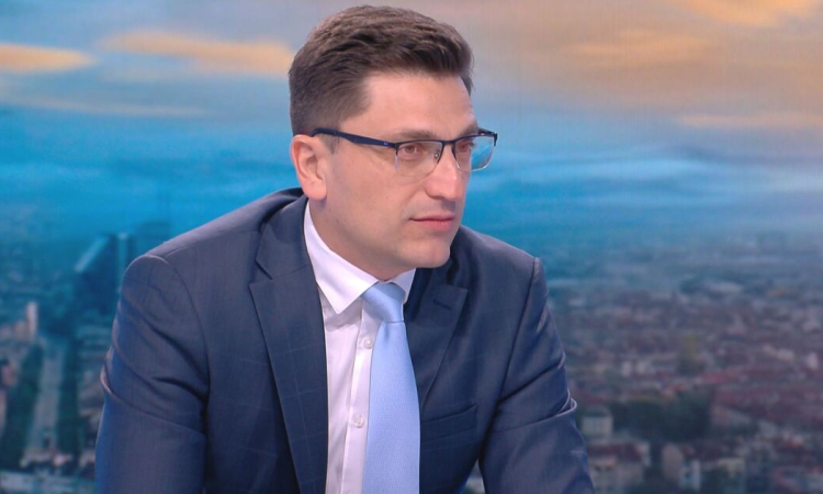 Сабрутев, ПП: Обещаха война с олигархията, виждаме битка с пенсионерите и майките!