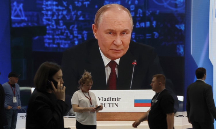 Край на мистерията? Роман Абрамович май е летял до Киев с послание от Путин за Зеленски