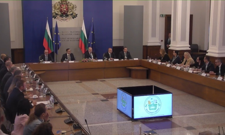 Веригите предлагат ''Кошница с грижа'' за 6 месеца: Какво реално ще поевтинее с 15% и как ще се отрази на джоба ни?